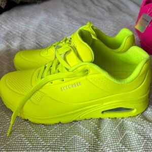 Sketchers Uno Night Shade Sneaker Neon Yellow 9 wide